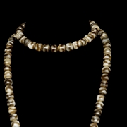 ‘Mala’ necklace with agate beads, Tang style