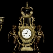 Mantel clock with Imperial garnish, by Franz Hermle Brevettato