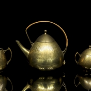 Juego de té en latón martillado. Diseño de Peter Behrens, Therma (Suiza), c. 1910-1920