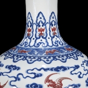 Jarrón globular de porcelana 