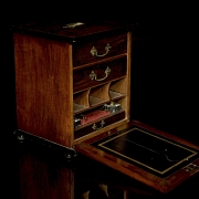 Escritorio de viaje de estilo victoriano