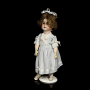Muñeca de porcelana de gabinete de la SFBJ, Francia, pps. s.XX