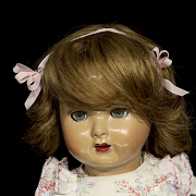 Muñeca clásica Mariquita Pérez en cartón piedra, con vestido floral, España, c. 1945-1952