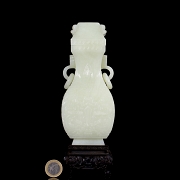 Jarrón de jade blanco Hetian con taotie, dinastía Qing