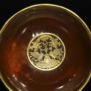 Cuenco de ágata con aplicaciones de metal dorado, dinastía Liao