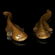 Pareja de figuras de bronce
