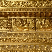 Altar de bronce dorado 
