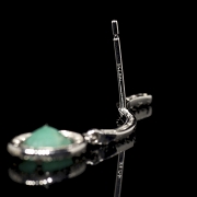 Pendientes de oro blanco de 18 kt con esmeraldas y diamantes