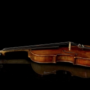 Violín etiquetado en su interior como