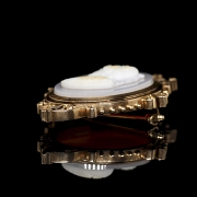 Broche de oro amarillo de 14 k con camafeo