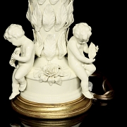 马尼塞斯陶瓷灯具一对，题为《天使》，20世纪