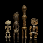 Conjunto de cuatro figuras rituales, Congo y África Central, s.XX