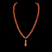 Collar de oro amarillo y coral