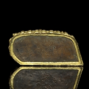 Grupo escultórico de bronce dorado 