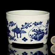 White and blue porcelain brush holder ‘Bogu hua’, with Kangxi seal