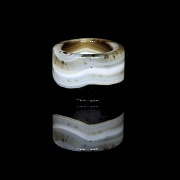 Anillo de arquero de ágata, dinastía Liao