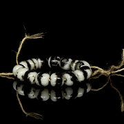 Bracelet with fifteen jade beads, Qing dynasty