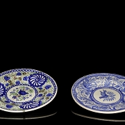 一对瓦伦西亚釉面陶瓷盘，20世纪