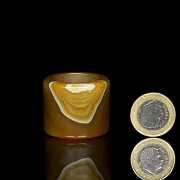 Anillo de arquero de ágata tallada, dinastía Liao