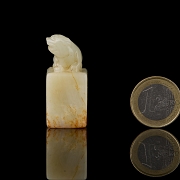 Hetian jade seal ‘Reclining Lion’, Qing dynasty