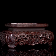 Pareja de jarrones de jade verde espinaca, con sello Qianlong