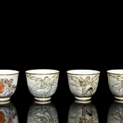 Ocho tazas de porcelana 