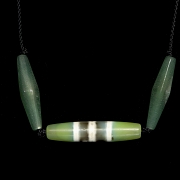 Collar de tres Dzi de ágata, dinastía Liao