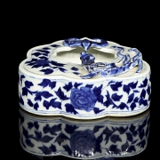 Tintero de porcelana azul y blanca 