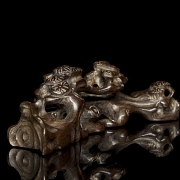 Carved wooden brush holder ‘Flowers’, Qing dynasty