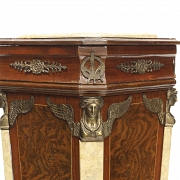 Pareja de pedestales de madera y mármol, estilo neoclásico, s.XIX