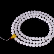 Collar mala de ciento ocho cuentas de jade blanco, dinastía Qing