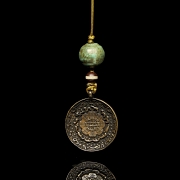 Antiguo colgante astrológico de bronce y turquesa, Tíbet