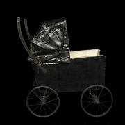 Carrito de paseo para muñeca, España, c.1900-1915