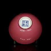 Pequeña taza de porcelana esmaltada