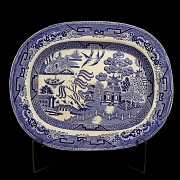 柳树纹托盘，F. Primavesi & Sons，威尔士卡迪夫。19世纪。