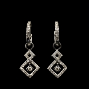 Pendientes colgantes en oro blanco de 18k y diamantes