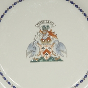Pareja de platos de porcelana