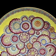 Fencai glazed porcelain plate ‘Flowers’, with Yongzheng mark - 1