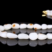 Conjunto de collar y pulsera de cuentas de jade blanco de Hetian, s.XX