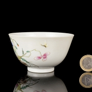 Polychrome porcelain bowl ‘Butterfly’, with Yongzhen seal