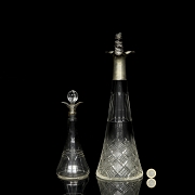 一对雕花玻璃壶，19世纪