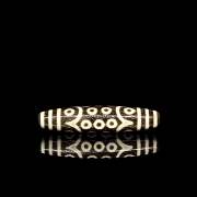 Antigua cuenta de ágata tallada