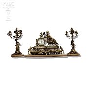 Reloj sobremesa y candelabros - 1
