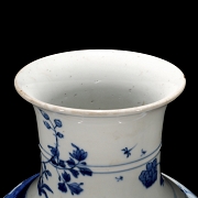 Blue and white porcelain vase ‘Scholars’, Qing dynasty