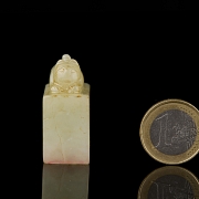 Hetian white jade seal ‘Cat’, Qing dynasty