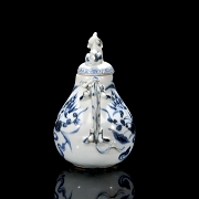 Jarra de vino de porcelana azul y blanca 