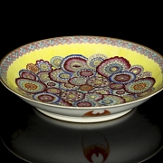 Fencai glazed porcelain plate ‘Flowers’, with Yongzheng mark - 5