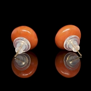 Pendientes de oro amarillo con coral y diamantes