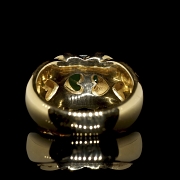 Anillo de oro amarillo de 18k con jadeíta y brillantes