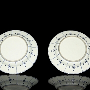 Pair of blue-and-white porcelain ‘Landscape’ dishes, Qing dynasty - 3